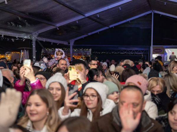Daleka obala u petak stiže na Advent u Gospiću