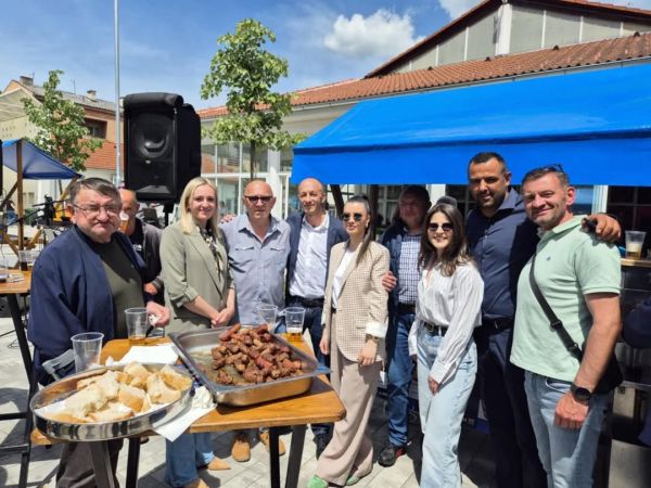 Pobjednički duh na tržnici u Otočcu - HDZ i kandidati sigurni u povjerenje građana