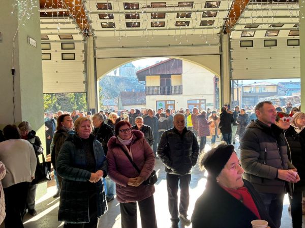 U Brinju tradicionalno ispraćena Stara godina
