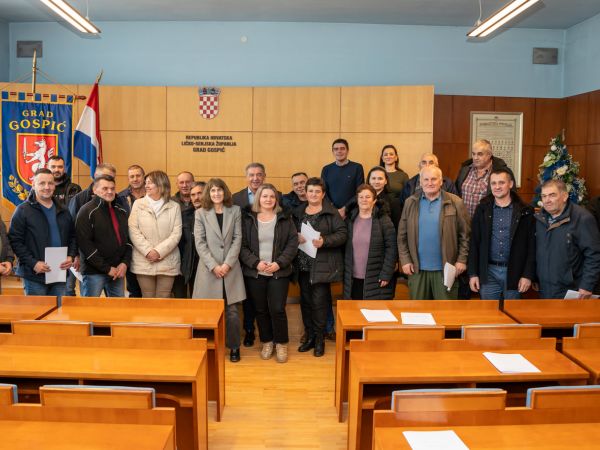 Gradonačelnik Milinović potpisao Ugovore s poljoprivrednicima vrijedne 15 000 eura