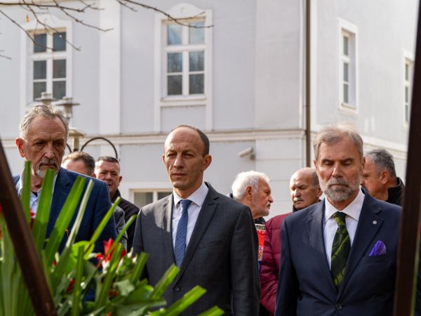 FOTO Ličko-senjski župan Ernest Petry sudjelovao na obilježavanju 32. godišnjice osnutka 71.bojne Vojne policije u Gospiću FOTO Ličko-senjski župan Ernest Petry sudjelovao na obilježavanju 32. godišnjice osnutka 71.bojne Vojne policije u Gospiću