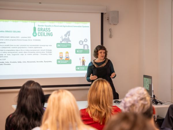 Osnaživanje žena u ruralnim područjima: Projekt Grass Ceiling predstavljen u Gospiću