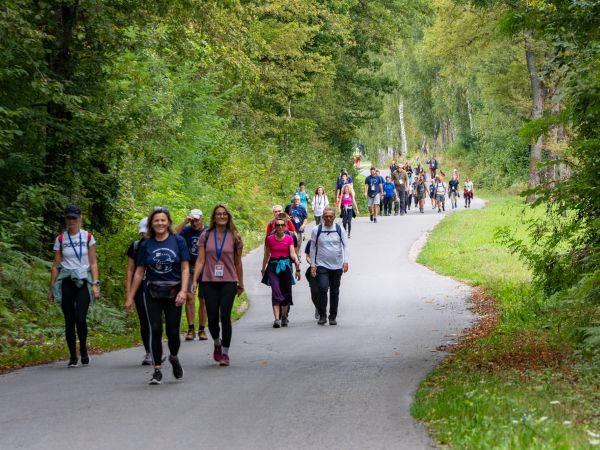 Rekordi u Lici: preko 1800 hodača koračalo rutama kroz Gospić i okolicu!