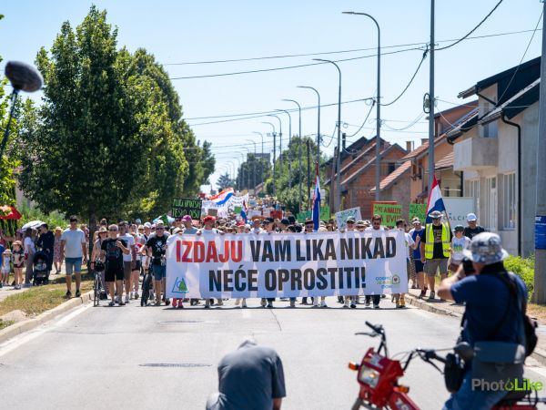 FOTO/“Hodaj za Liku” ujedinio građane - zahtjevi su jasni: Sanacija odmah!