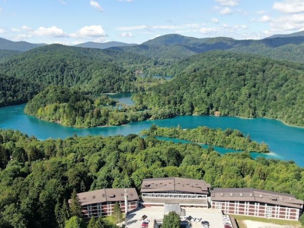 Produženi vikend na Plitvičkim jezerima kao uvod u ljeto 