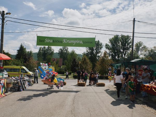 Poznat datum održavanja manifestacije “Dani sira i ličkog krumpira” u Lovincu Poznat datum održavanja manifestacije “Dani sira i ličkog krumpira” u Lovincu