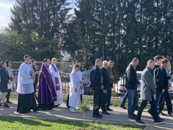 Misa za blagdan Svih svetih na gospićkom groblju Sv. Marije Magdalene