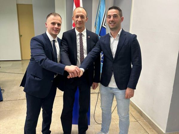 Marin Maras novi je predsjednik Mladeži HDZ-a Ličko-senjske županije Marin Maras novi je predsjednik Mladeži HDZ-a Ličko-senjske županije
