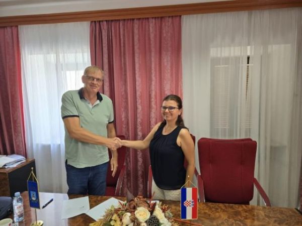 U Karlobagu potpisan ugovor za izgradnju vodospreme vrijedan više od 1,6 milijuna eura U Karlobagu potpisan ugovor za izgradnju vodospreme vrijedan više od 1,6 milijuna eura