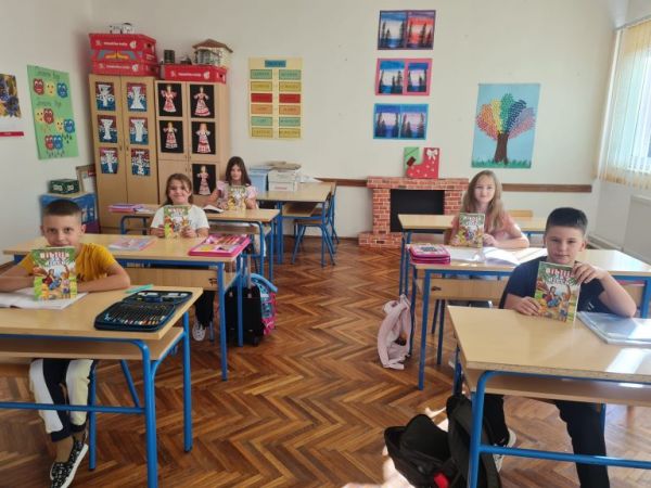 Gospićkoj djeci podijeljene dječje Biblije Gospićkoj djeci podijeljene dječje Biblije