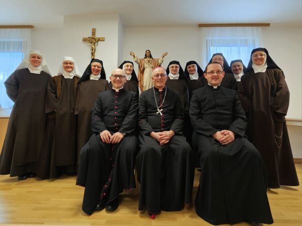 Apostolski nuncij posjetio sestre karmelićanke u Karmelu Presvetog Srca Isusova u Gospiću