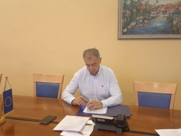 Gradonačelnik Gospića Darko Milinović raspisao natječaj i povećao iznos gradskih stipendija