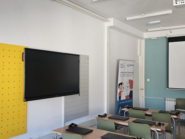 Regionalni znanstveni centar - podružnica Lika u suradnji s Ličko-senjskom županijom pokreće program za maturante “Želim znati više” Regionalni znanstveni centar - podružnica Lika u suradnji s Ličko-senjskom županijom pokreće program za maturante “Želim znati više”