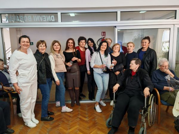 Udruga Vila za Liku posjetila korisnike Doma za starije osobe Ličko-senjske županije Udruga Vila za Liku posjetila korisnike Doma za starije osobe Ličko-senjske županije