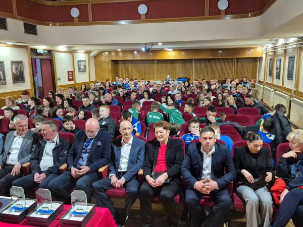 Senj slavi svoje sportske junake: Dodijeljena priznanja za 2024. godinu Senj slavi svoje sportske junake: Dodijeljena priznanja za 2024. godinu