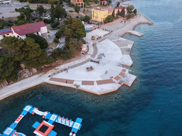 Karlobag uljepšan za sezonu: Dovršena prva faza obnove hotelske plaže