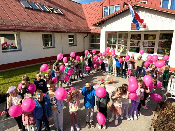 Dječji vrtić Pahuljica Gospić obilježio nacionalni program “Mama, budi zdrava“ Dječji vrtić Pahuljica Gospić obilježio nacionalni program “Mama, budi zdrava“
