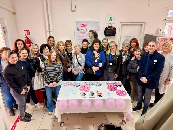 Članovi udruge “Vila za Liku” posjetili Dom zdravlja Ličko-senjske županije povodom obilježavanja Ružičastog listopada. Članovi udruge “Vila za Liku” posjetili Dom zdravlja Ličko-senjske županije povodom obilježavanja Ružičastog listopada.