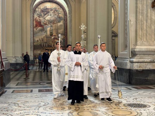 Hodočasničko slavlje u Lateranskoj bazilici: Gospićko-senjska biskupija obilježila 25. obljetnicu na „pragu apostola“ Hodočasničko slavlje u Lateranskoj bazilici: Gospićko-senjska biskupija obilježila 25. obljetnicu na „pragu apostola“