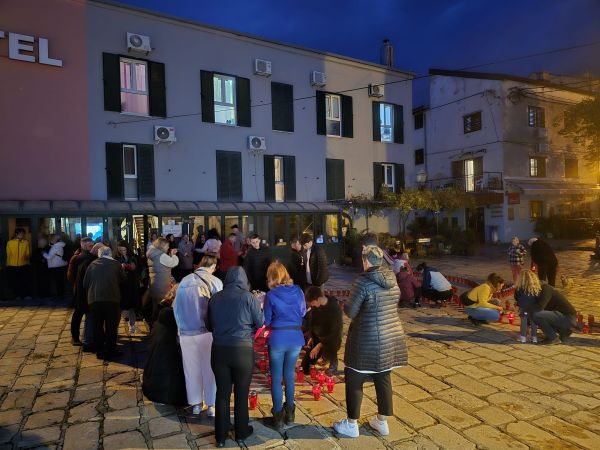 Karlobag u svjetlu sjećanja: kao i svake godine dostojanstveno obilježen Dan žrtava Vukovara i Škabrnje