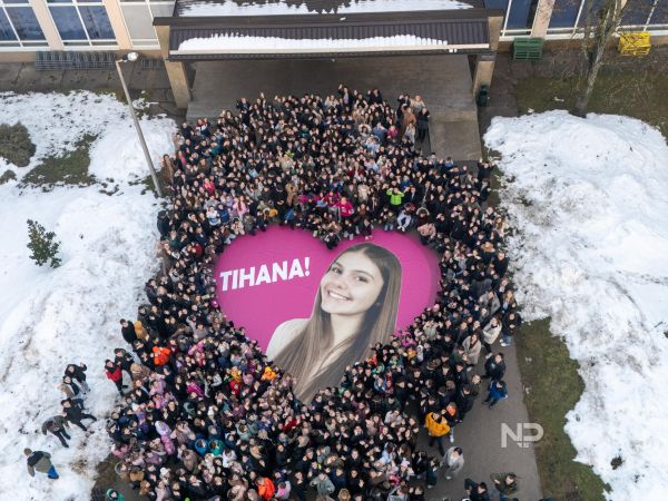 FOTO Gospić uz Tihanu Marković: Više od 800 učenika njene škole dalo joj podršku pred finale The Voice Kids FOTO Gospić uz Tihanu Marković: Više od 800 učenika njene škole dalo joj podršku pred finale The Voice Kids