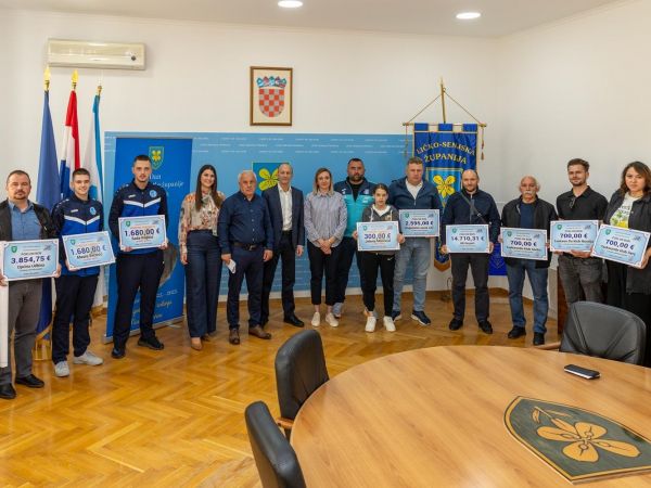 Dodijeljeni čekovi sportskim klubovima, sportašima i ustanovama s područja Ličko-senjske županije