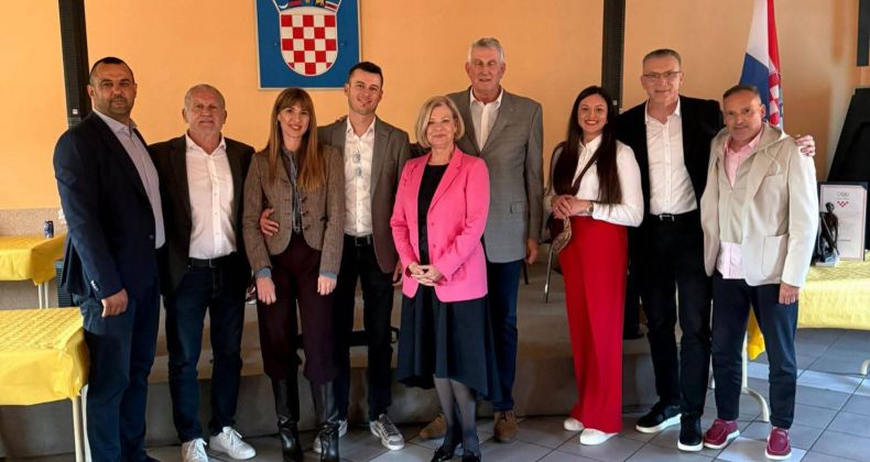 Najbolje iz Like - Košarkaška legenda Željko Jerkov u Otočcu predstavio monografiju “Kolekcionar zlatnih medalja”