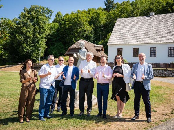Nobelovac hrvatskih korijena John M. Martinis posjetio Memorijalni centar “Nikola Tesla” u Smiljanu