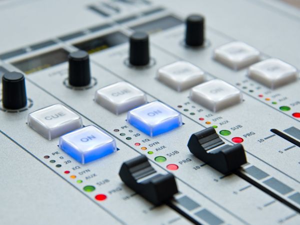 Priopćenje HSU-a: Podrška Hrvatskom radiju Otočac Priopćenje HSU-a: Podrška Hrvatskom radiju Otočac