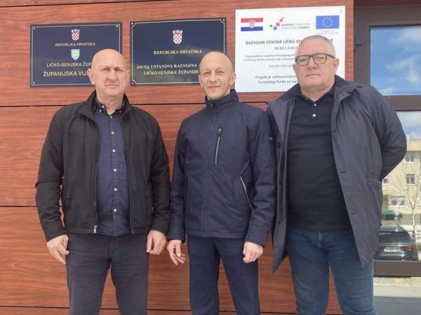 Predstavnici albanskih udruga posjetili Gospić Predstavnici albanskih udruga posjetili Gospić