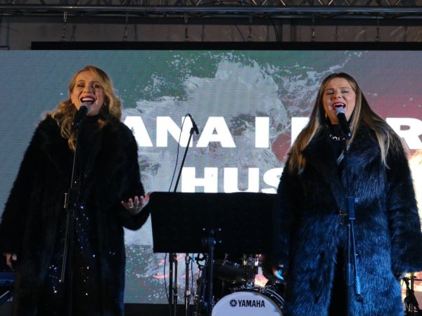 FOTO / Čaroban blagdanski koncert sestara Husar na Adventu u Gospiću