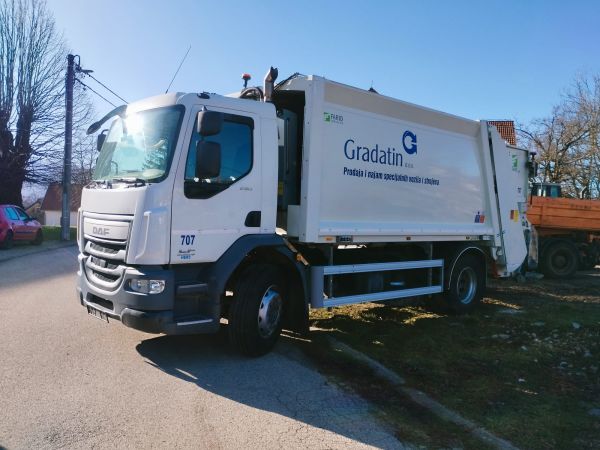 Općina Lovinac bogatija za komunalno vozilo