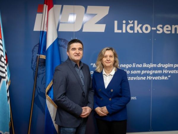 HDZ predstavio kandidate za čelne funkcije u Gospiću: Joso Vrkljan za gradonačelnika, Katica Prpić za zamjenicu HDZ predstavio kandidate za čelne funkcije u Gospiću: Joso Vrkljan za gradonačelnika, Katica Prpić za zamjenicu