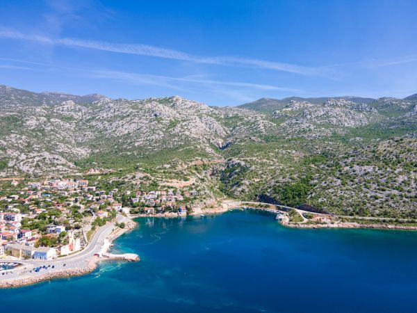 Zašto je Karlobag destinacija koja iz godine u godinu broji sve veći broj turista?