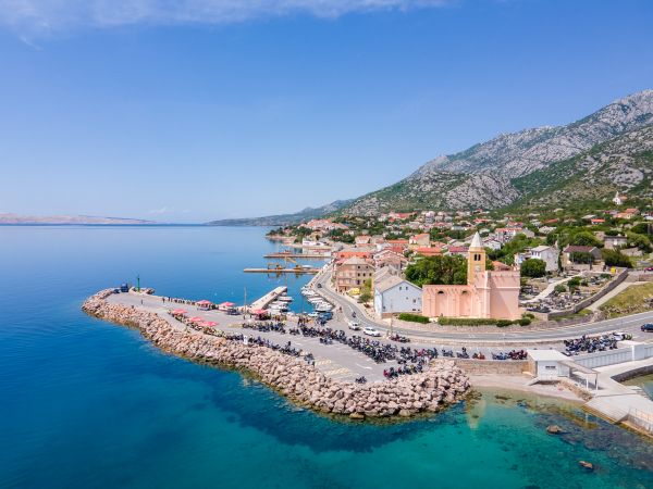 Ljeto u Karlobagu 2026.: Koncerti, tradicija i velika ribarska fešta