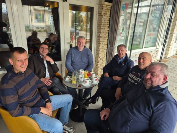 Subotnja kava ili političko dogovaranje? Subotnja kava ili političko dogovaranje?