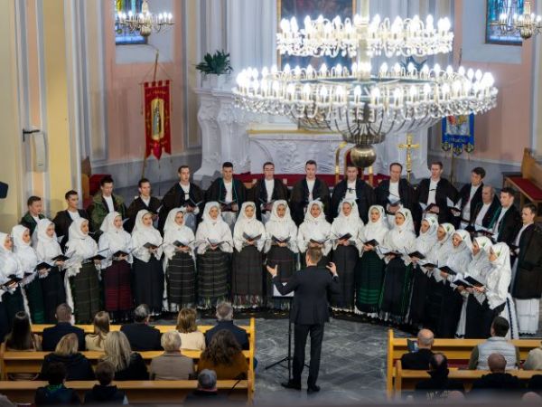 Glasoviti LADO gostovao u Otočcu 