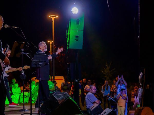 Večeras koncert Zlatka Pejakovića na Trgu Stjepana Radića Večeras koncert Zlatka Pejakovića na Trgu Stjepana Radića