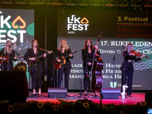 Gospić uživao u glazbenoj večeri trećeg Lika Festa