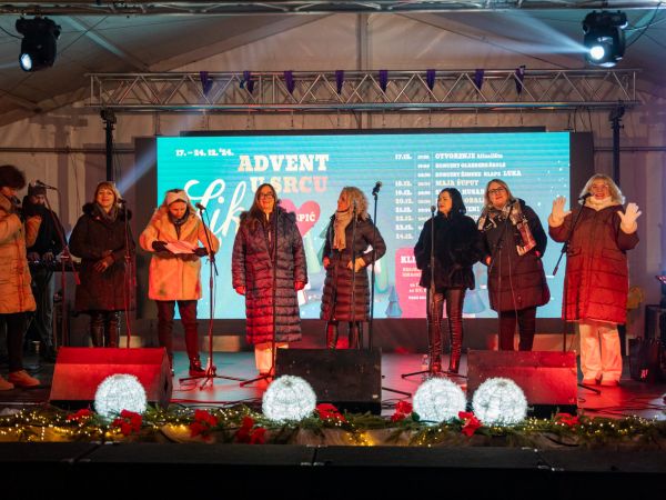FOTO / Ženska klapa “Luka” održala prvi koncert Adventa u Gospiću