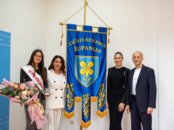 Novoizabrana Miss Ličko-senjske županije Jana Biondić na prijemu kod župana Petryja Novoizabrana Miss Ličko-senjske županije Jana Biondić na prijemu kod župana Petryja