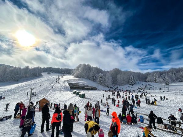 Zimska čarolija kod Plitvica: Otvoreno skijalište Mukinje Zimska čarolija kod Plitvica: Otvoreno skijalište Mukinje