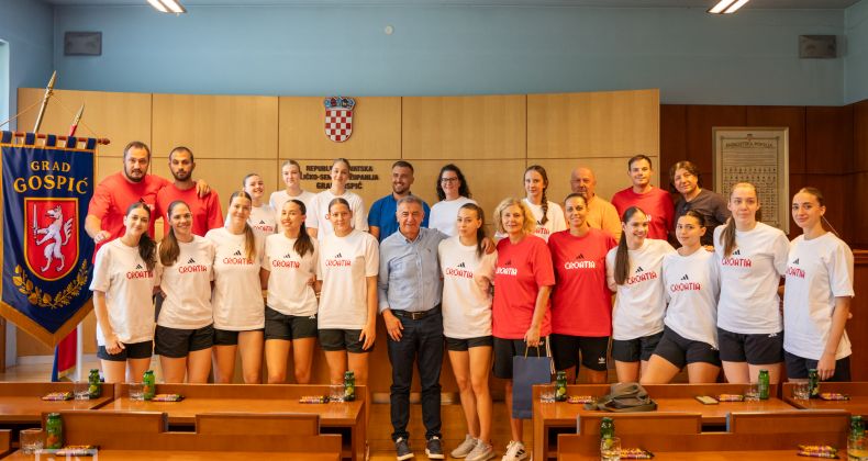 Najbolje iz Like - FOTO/Grad Gospić priredio prijem za hrvatsku U18 košarkašku reprezentaciju uoči Europskog prvenstva