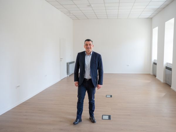 Gradska uprava Otočca seli u obnovljeni prostor na Trgu dr. Franje Tuđmana Gradska uprava Otočca seli u obnovljeni prostor na Trgu dr. Franje Tuđmana