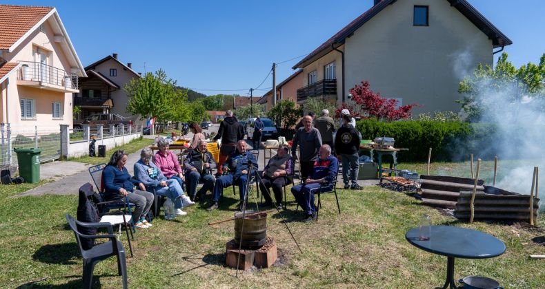 Najbolje iz Like - FOTO/Prvomajski ručak u Otočcu