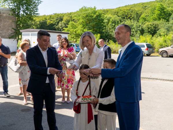 U Otočcu svečano otvorena prva tvornica organskog gnojiva od sirove ovčje vune u Hrvatskoj i regiji