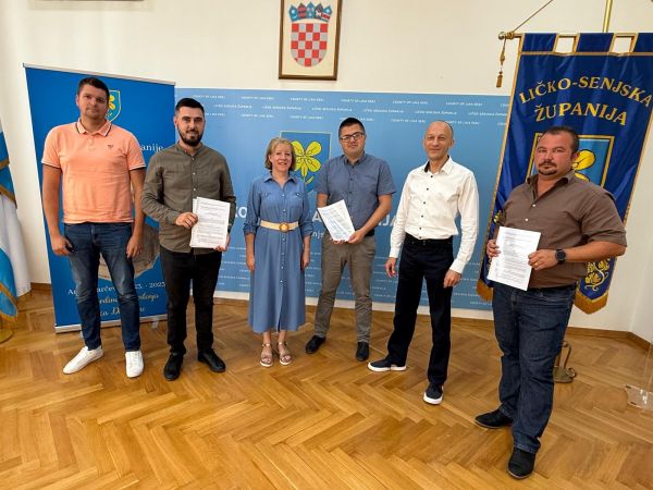 Potpisan ugovor za uređenje igrališta Osnovne škole Kralja Tomislava u Udbini