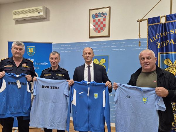 Ličko-senjska županija i Zajednica sportova donirali sportsku opremu DVD-u Senj povodom državnog natjecanja vatrogasne mladeži