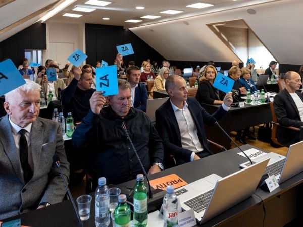 Održana Županijska skupština: Župan Petry najavio korake za sanaciju otpada i zaštitu rijeke Gacke