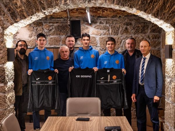 U prostorijama Ličko-senjske županije uručena donacija sportske opreme za NK Plitvice i KK Gospić